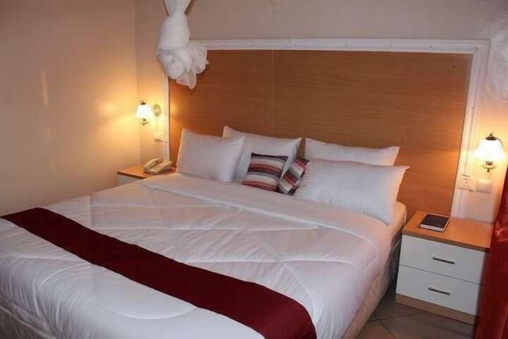 Room 4 of 5