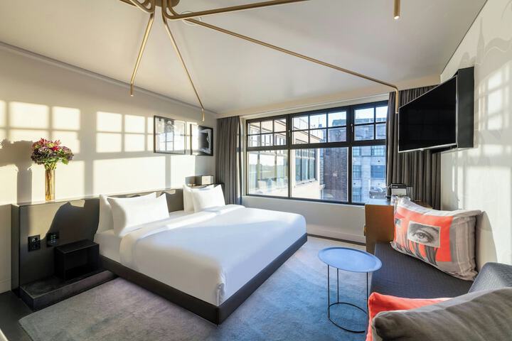 Room 100 of 313