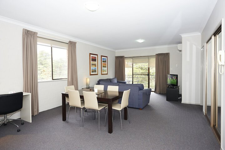 Room 4 of 32