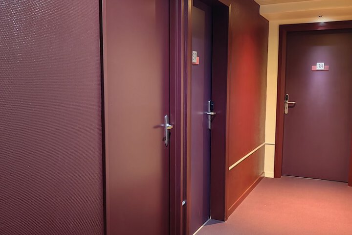 Room 51 of 84