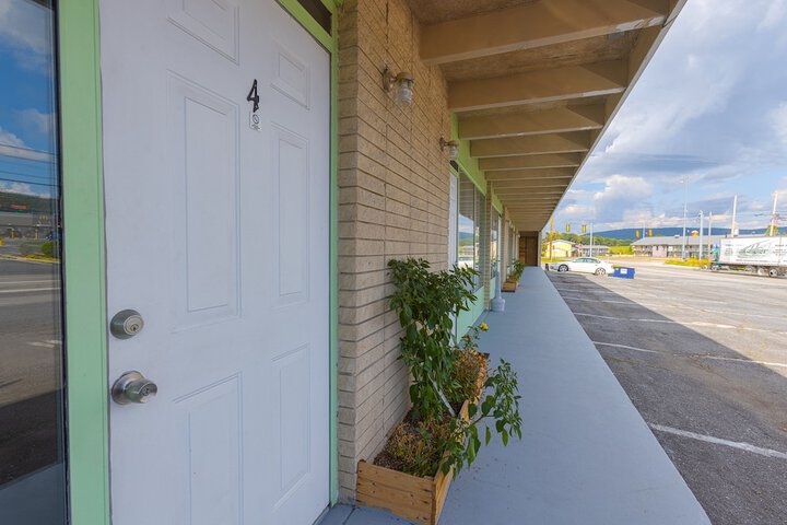 Property Grounds 76 of 84