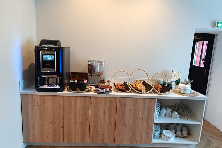 Breakfast/Coffee Service 30 of 37