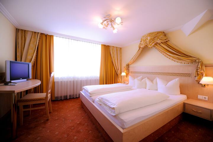 Room 10 of 47