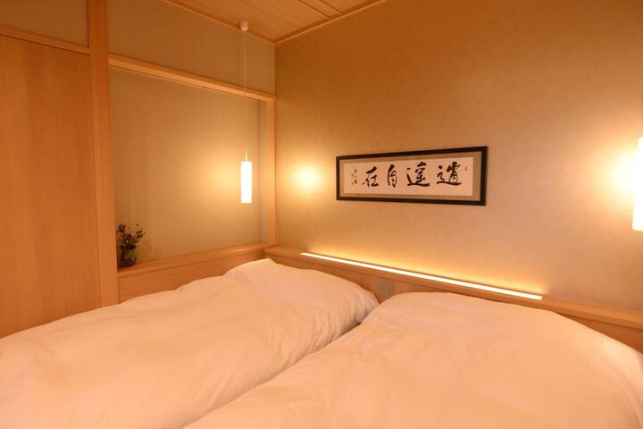Room 7 of 112