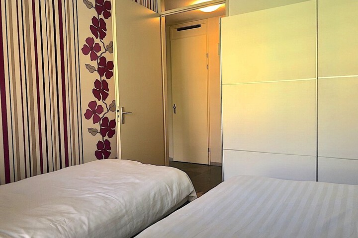 Room 4 of 18