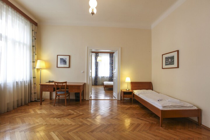 Room 15 of 27