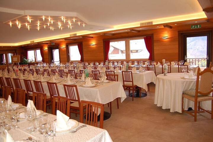 Ballroom/Hall 54 of 61