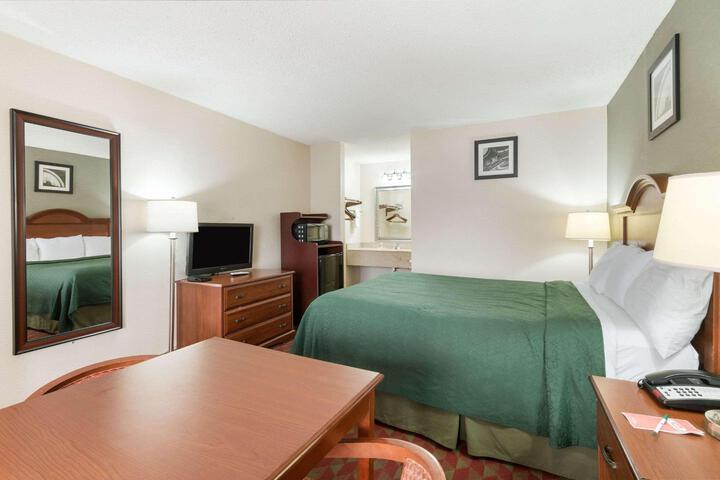 1 King Bed (11 of 11)