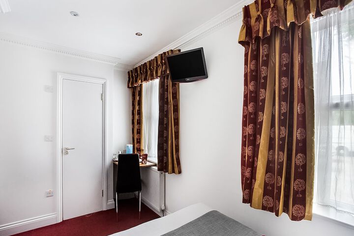 Room 28 of 81