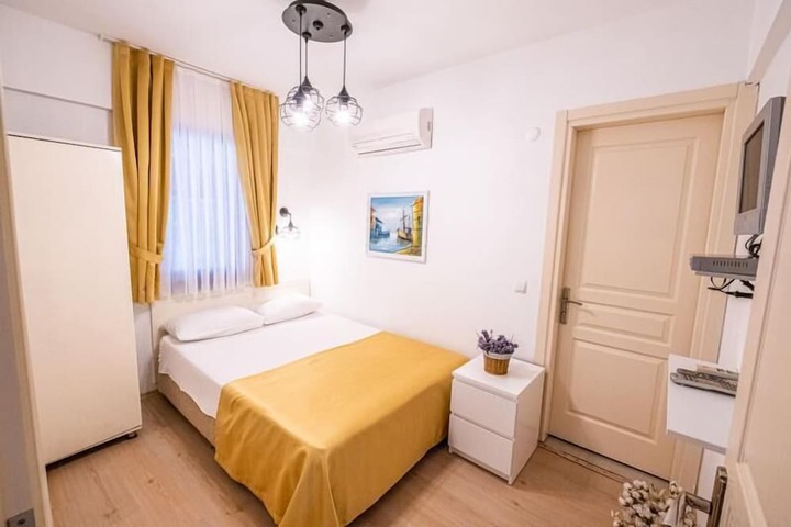 Room 9 of 26