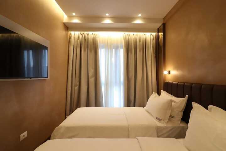 Room 43 of 112