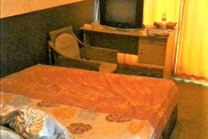 Room 9 of 17