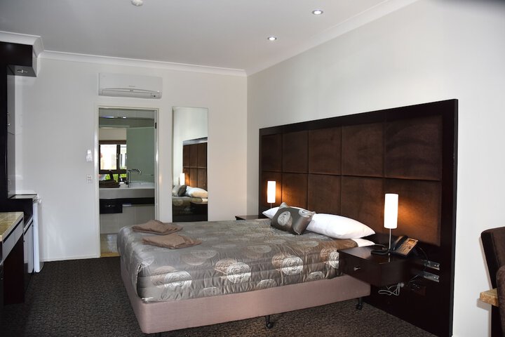 Room 3 of 43