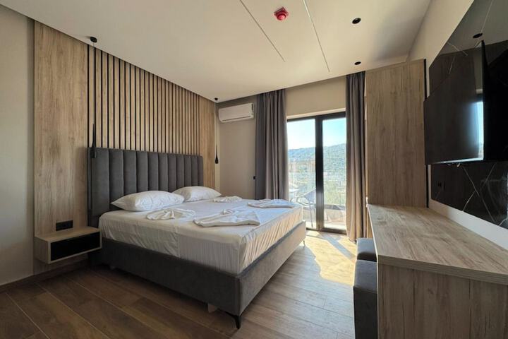 Room 33 of 85