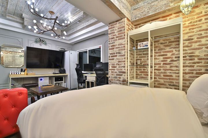 Room 47 of 89