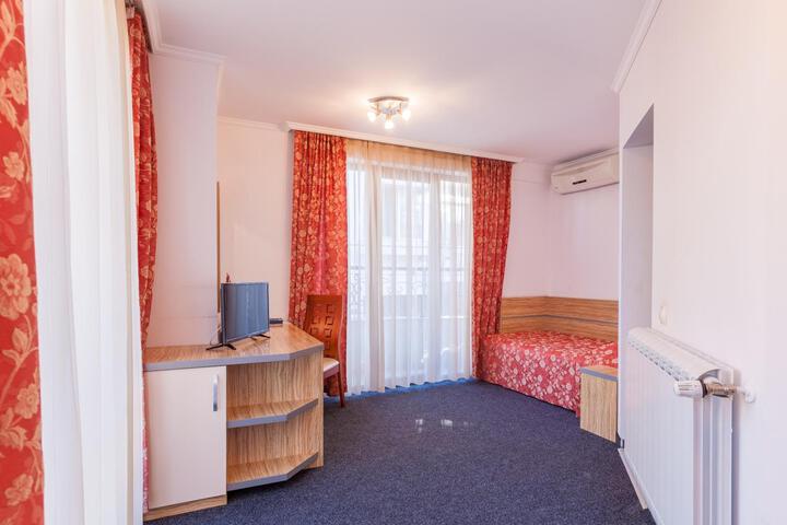 Room 12 of 62