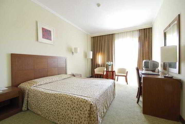 Room 8 of 19