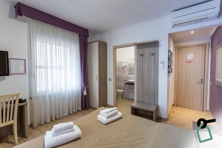 Room 9 of 34