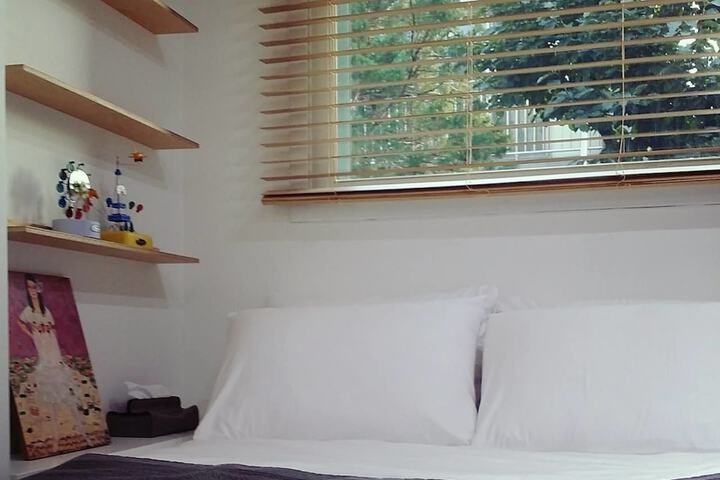 Room 26 of 76