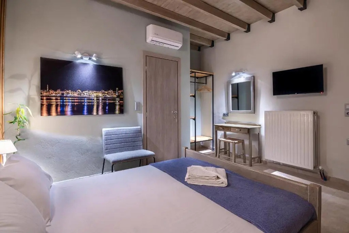 Room 4 of 20