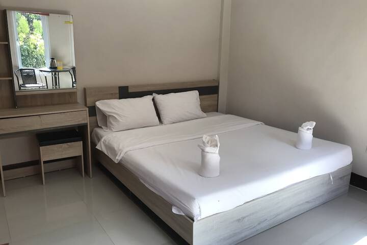 Room 10 of 32