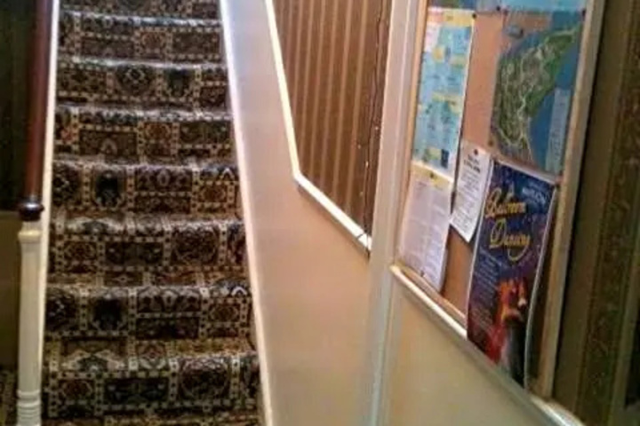 Room 4 of 5