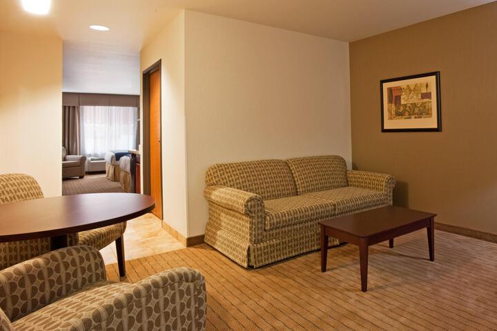 2 Queen 2 Room Suite (1 of 10)
