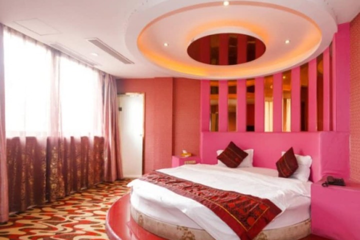 Room 3 of 18