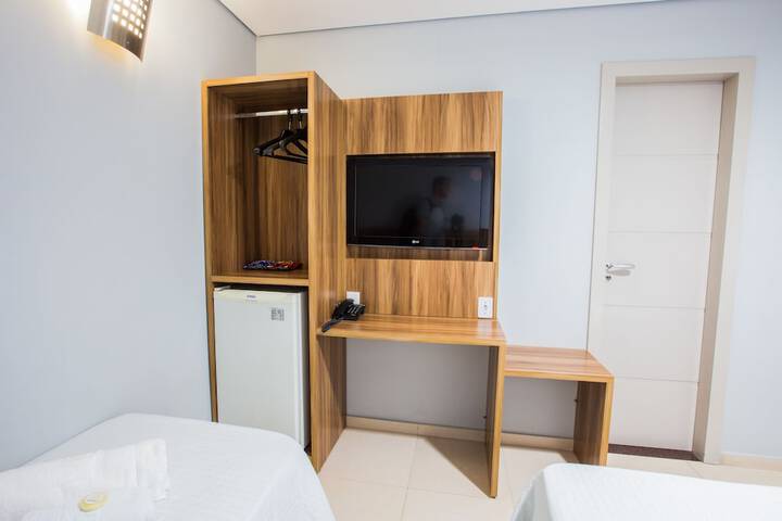Room 6 of 40
