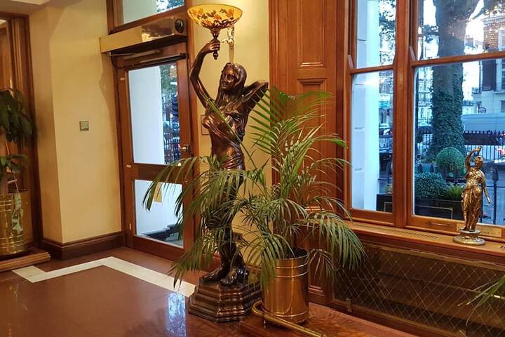 Entrance & Lobby