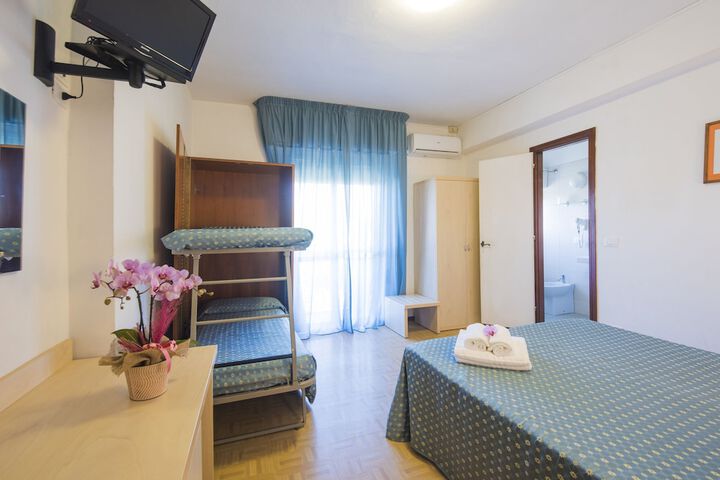 Room 13 of 25