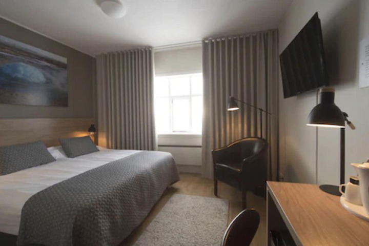 Room 10 of 43
