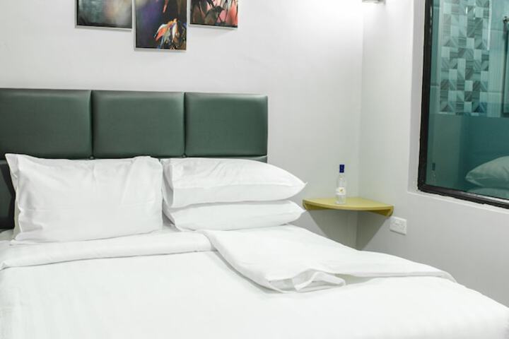 Room 17 of 37