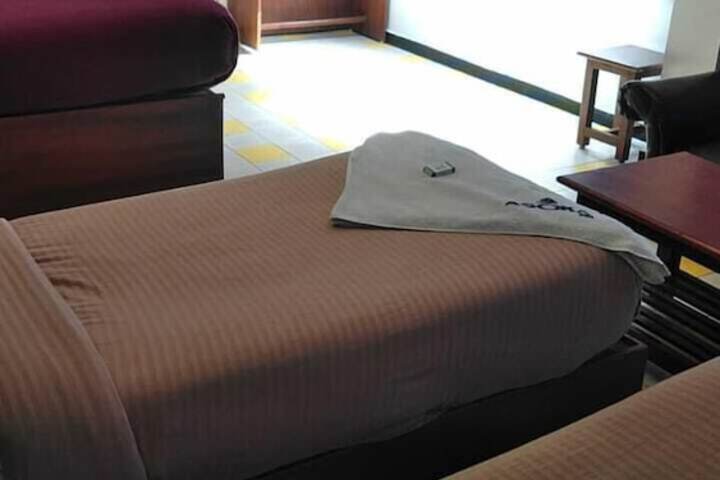 Room 5 of 8