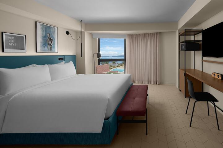 Room 27 of 104