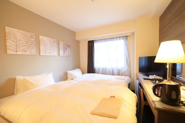 Room 13 of 34
