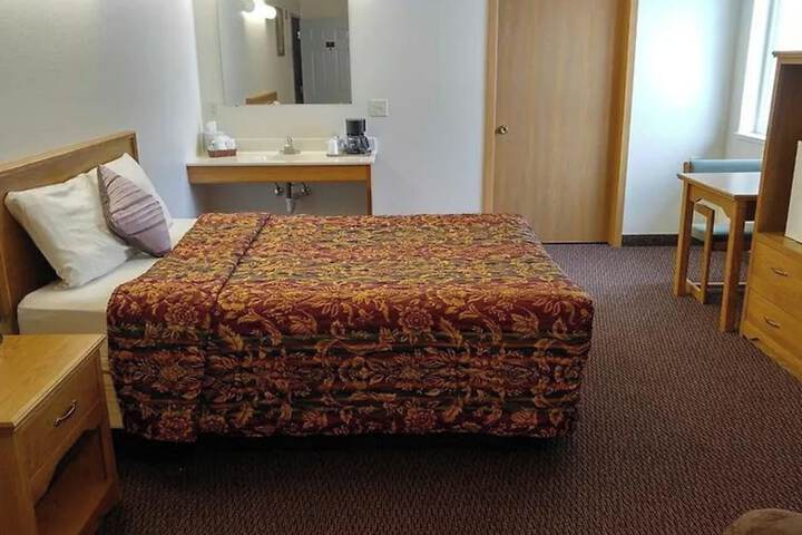 Room 3 of 10