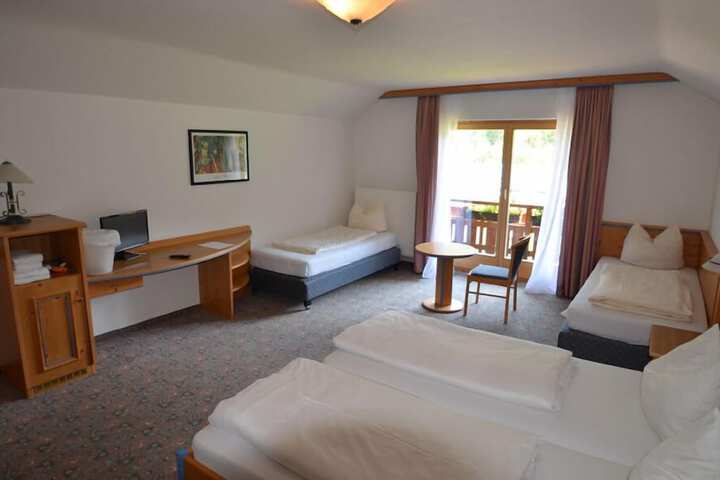 Room 13 of 36