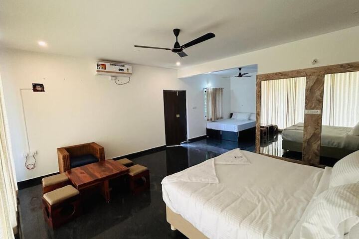 Room 9 of 40