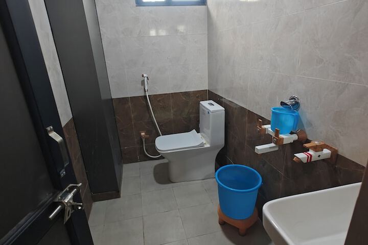 Room 6 of 27