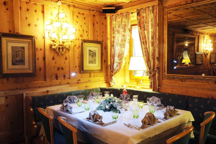 Dining 42 of 56