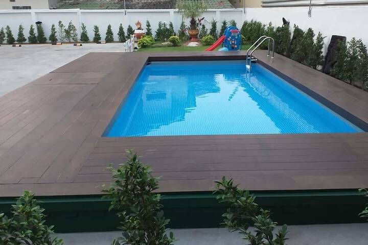 Pool 19 of 33