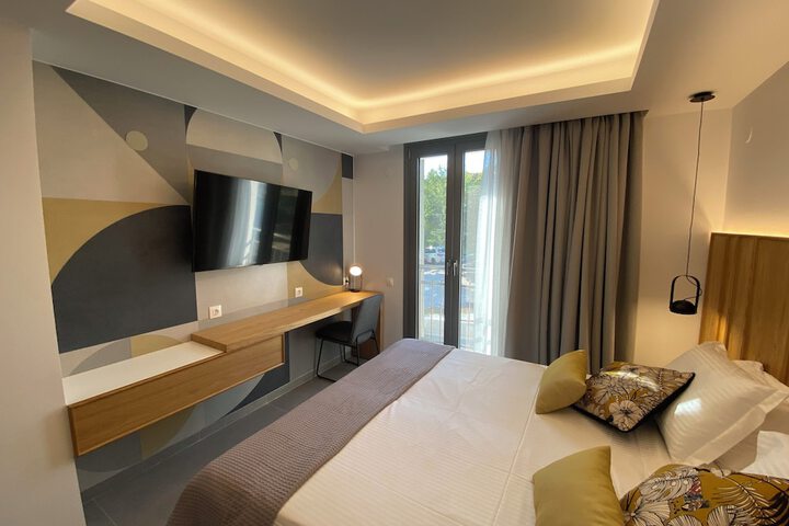 Room 27 of 85