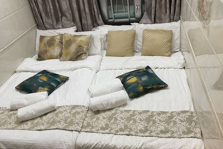 Room 82 of 195