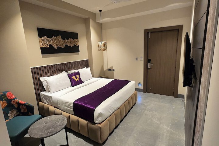 Room 4 of 6