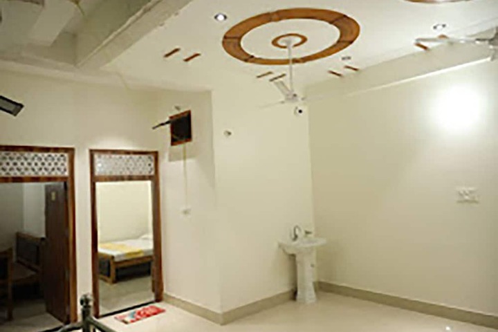 Room 4 of 10