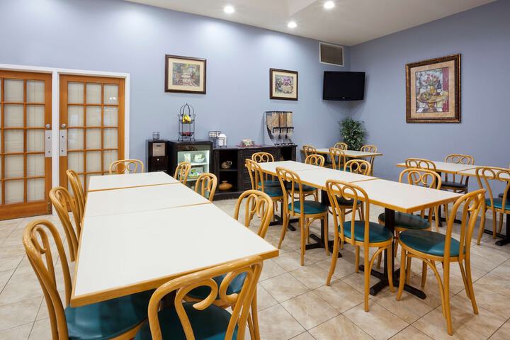 Breakfast/Coffee Service 21 of 26