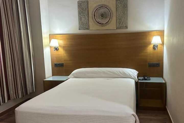 Room 4 of 12