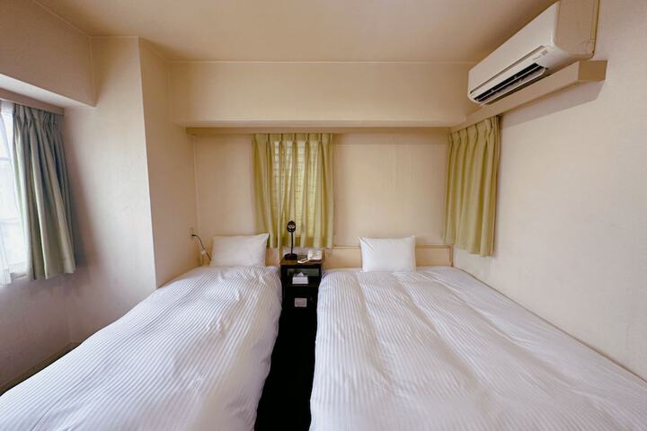 Room 11 of 44