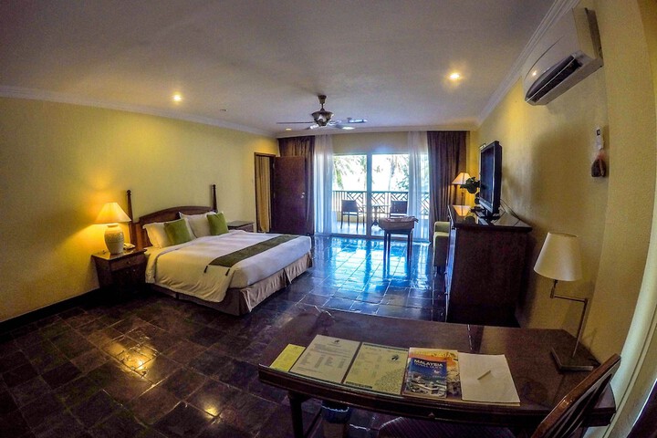 Room 4 of 99